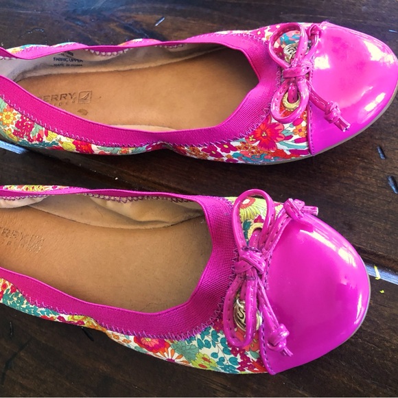 Sperry flats in gorgeous floral print size 7.5 - Picture 1 of 5